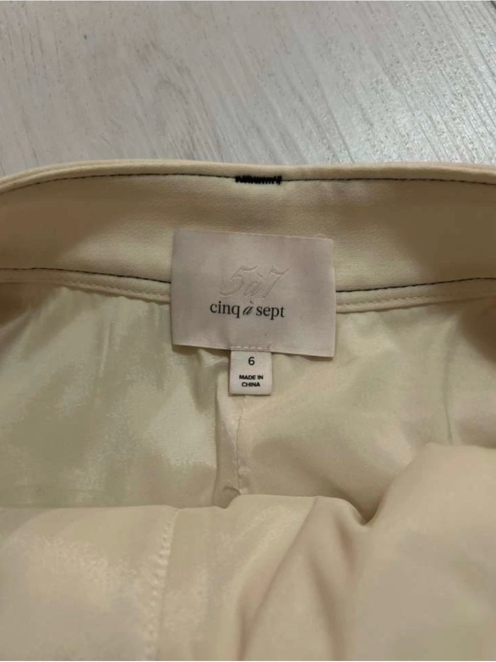 Cinq à Sept Ivory Tailored Shorts – Size 6 – Designer - Picture 3 of 5
